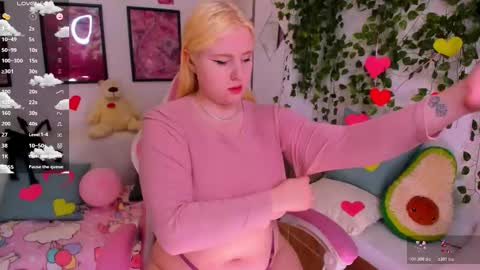 art_lovee_ online show from February 24, 1:19 am