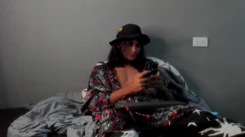 I AM HERE online show from February 7, 4:06 am