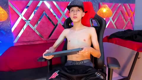 arthurcox_ online show from September 10, 11:50 pm