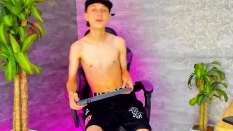 arthurcox_ online show from September 9, 11:49 pm