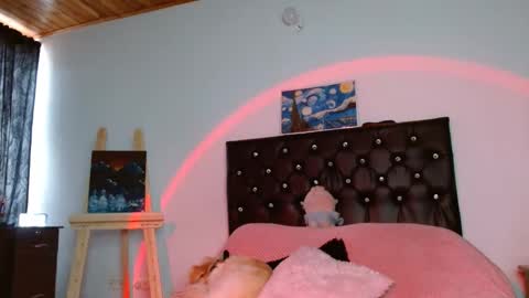   Independent Model online show from January 31, 7:18 pm