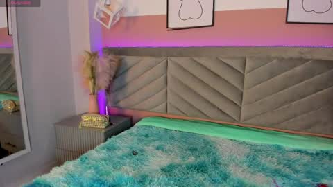 ARY THOMPSON online show from April 18, 12:18 pm