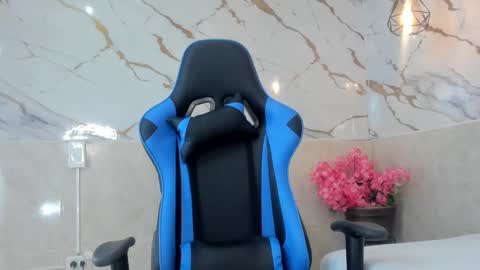 Ana online show from November 17, 4:09 pm