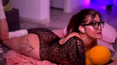 Lunaa  online show from October 3, 1:26 am