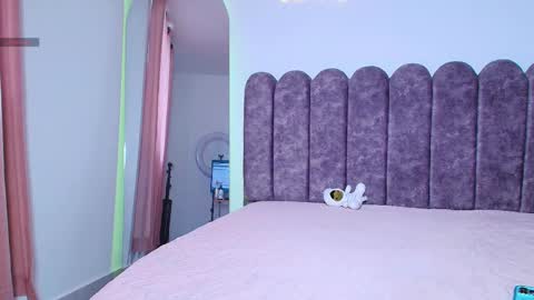 aryascollins online show from October 17, 1:04 pm