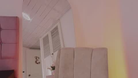 arycooper_ online show from June 4, 4:02 pm