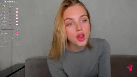 your pretty Ashley online show from October 14, 5:05 pm