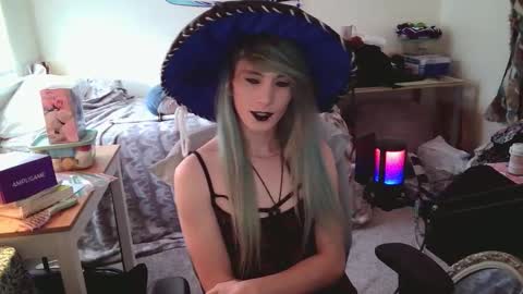 Ashley Scarlett online show from December 2, 7:45 pm