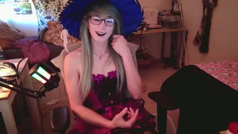 Snapshot of ashethegengar chatting on October 21, 7:28 pm Ashley Scarlett online show from October 21, 7:28 pm