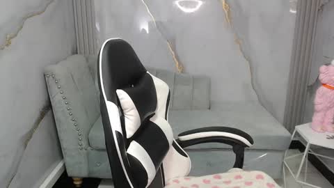 ashley_blum_v online show from November 24, 8:18 pm