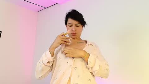 Ashley online show from December 5, 3:32 pm