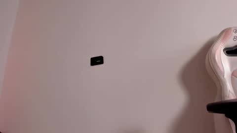 ashley_js online show from November 20, 5:28 am