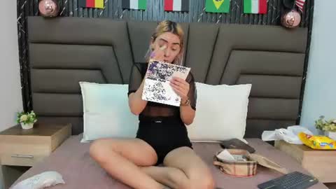 ashley_miller26 online show from July 2, 9:58 am