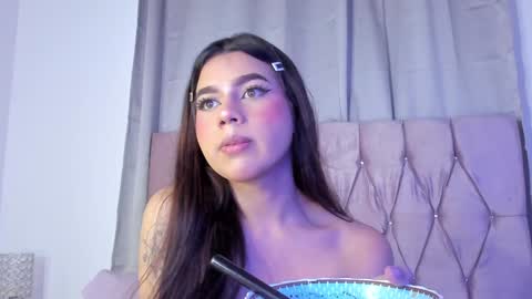 Snapshot of ashley_piinkk chatting on February 1, 8:39 am Ashley online show from February 1, 8:39 am