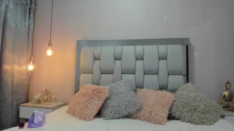 Snapshot of ashleyhiil2 chatting on October 21, 3:22 am AshleyHill online show from October 21, 3:22 am