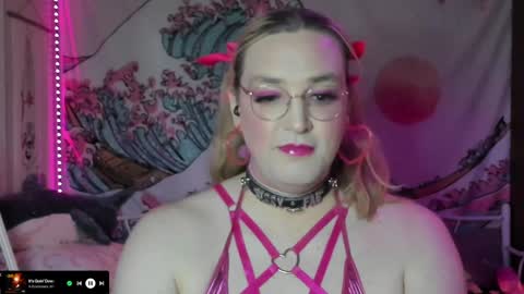 AshleyQT online show from December 6, 11:39 am