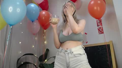 ashly_cherry online show from April 18, 11:23 am