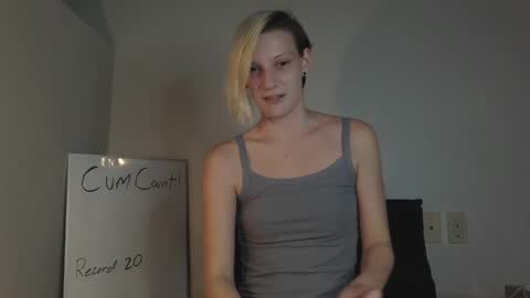 Snapshot of ashquartz chatting on September 10, 12:22 am Ash online show from September 10, 12:22 am