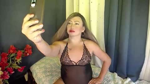 Elaine Navales online show from November 8, 9:18 pm