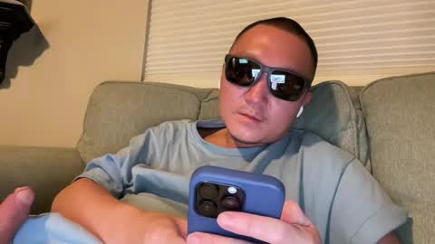 asian_guy6799 online show from November 3, 3:51 am