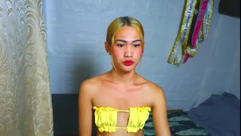 LOVELY LORAINE online show from October 6, 10:22 am