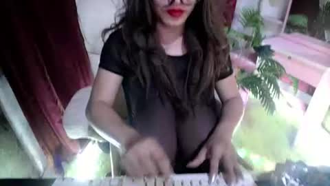 Lovely online show from April 5, 5:54 pm