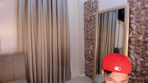 Snapshot of asianhugescott chatting on February 4, 12:40 am VICTORIA SCOTT online show from February 4, 12:40 am