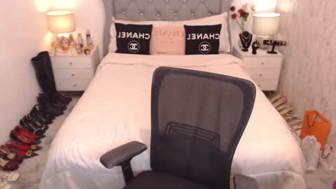 Kylie online show from January 10, 5:56 pm