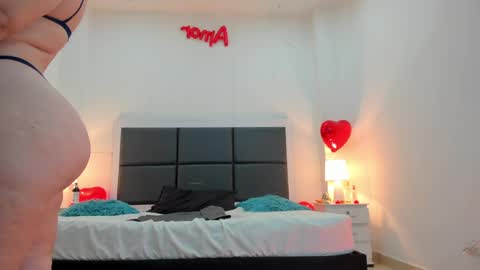  Aslhyn  online show from March 8, 7:09 pm