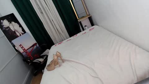 Margaux Miller online show from December 21, 7:35 am