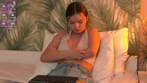 Aster Quinn online show from April 19, 6:10 pm