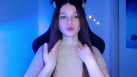 astradream_ online show from December 16, 10:27 pm