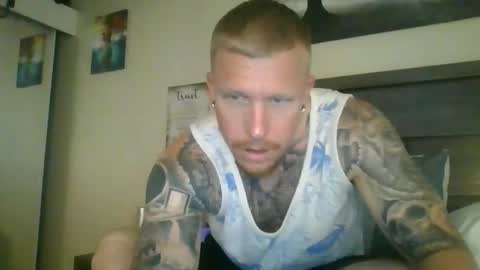 AthleticWhiteboy777 online show from May 30, 7:12 pm