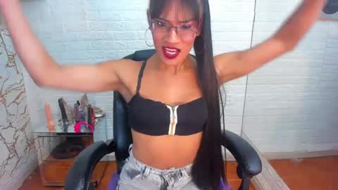 Monii Yi online show from September 19, 4:38 am