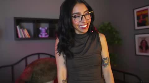  A U R A           online show from November 10, 3:53 am