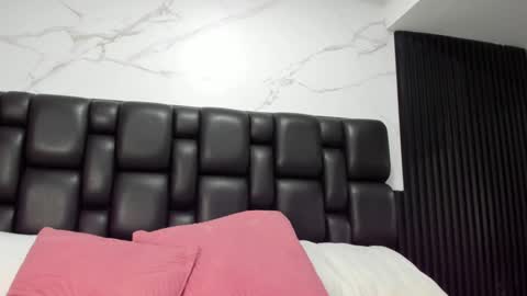 Aurora online show from December 12, 10:45 am