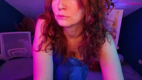 auroraborealis__ online show from November 4, 6:37 am