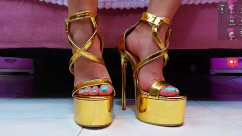 Aurora online show from February 15, 1:43 pm