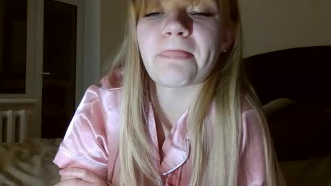 AuroraXRoses online show from October 29, 7:14 pm