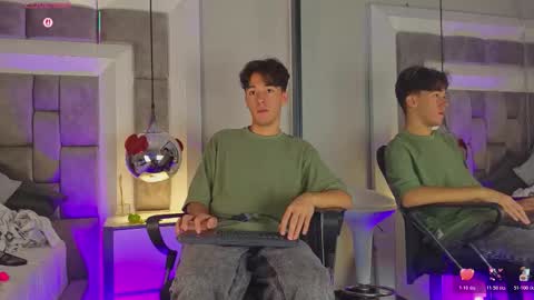 austinreeds online show from March 27, 1:01 pm