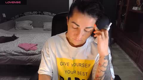 Ava online show from November 8, 12:30 pm