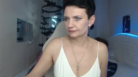 avasaturnian online show from October 11, 3:05 pm