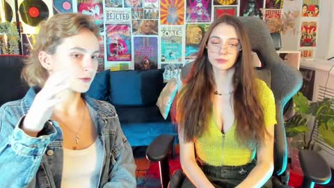 Avie online show from January 10, 6:06 pm