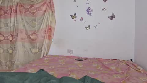 averrine online show from April 11, 8:07 am