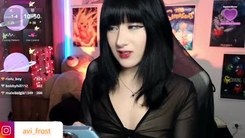 Snapshot of avi_frost chatting on February 4, 9:17 am Saraaaa independent model 3 online show from February 4, 9:17 am