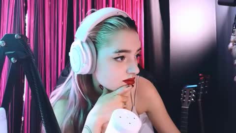 Avriel online show from September 22, 4:38 am