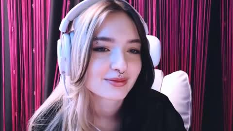 Avriel online show from February 18, 5:42 am