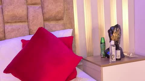 AVIS  online show from December 21, 10:16 pm