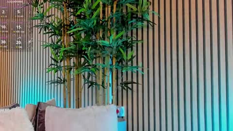 AVRILL CYRUX online show from March 12, 7:35 am