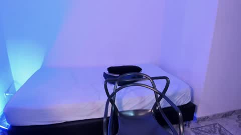 axel__fierro online show from April 21, 1:42 am